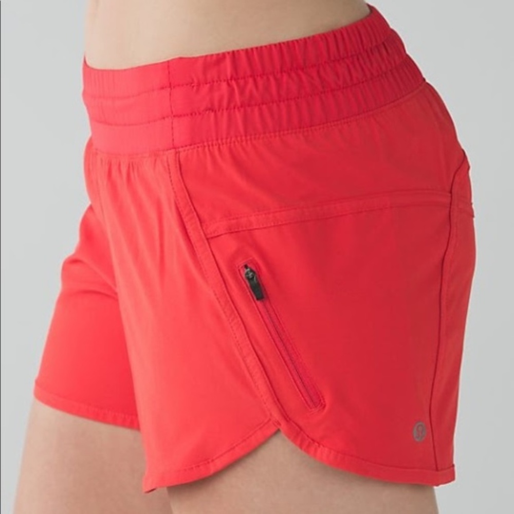 Lululemon Tracker shorts// size: 6 in coral